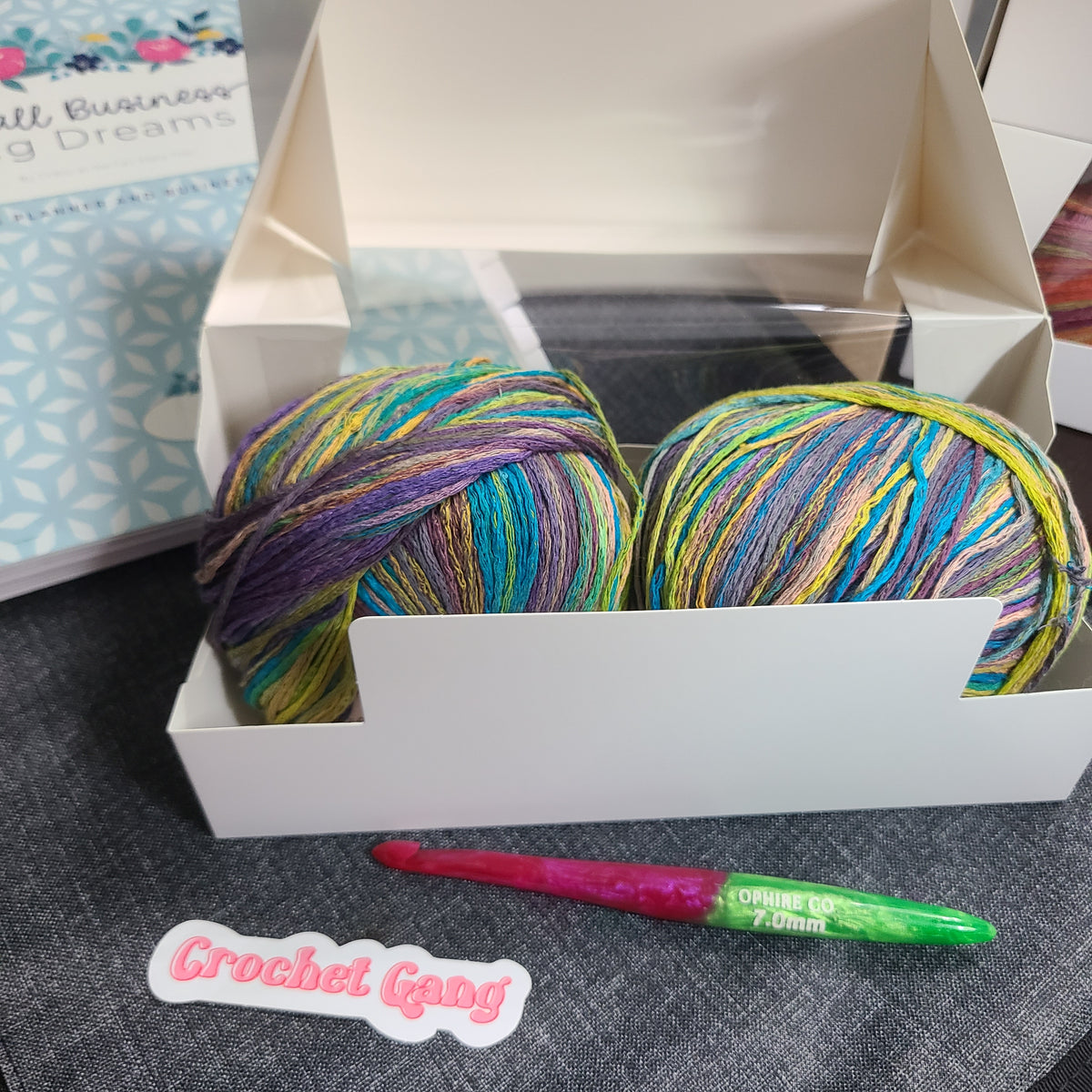 Perris Shawl Maker Bag – DIY Crochet Kit