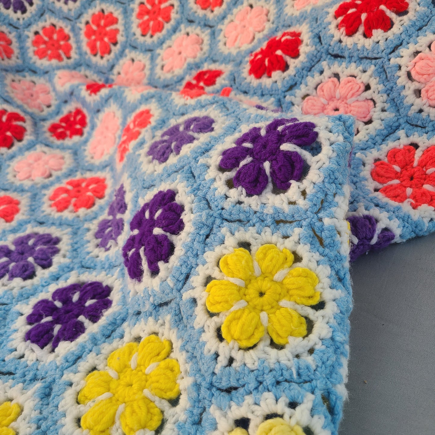 Cottagecore Floral Vintage Blanket – Soft Pastel Throw for Bedroom – Retro Afghan Decor