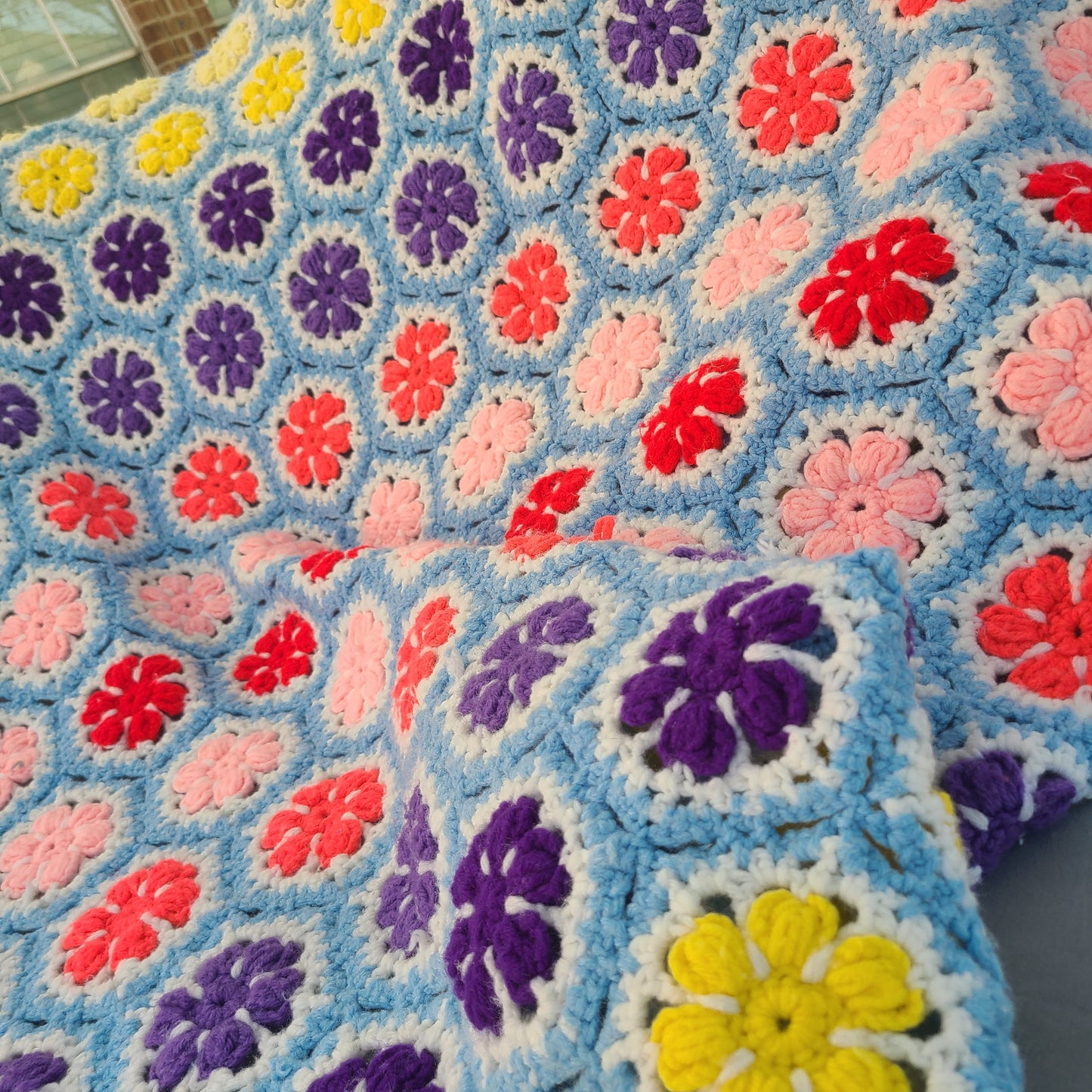 Cottagecore Floral Vintage Blanket – Soft Pastel Throw for Bedroom – Retro Afghan Decor