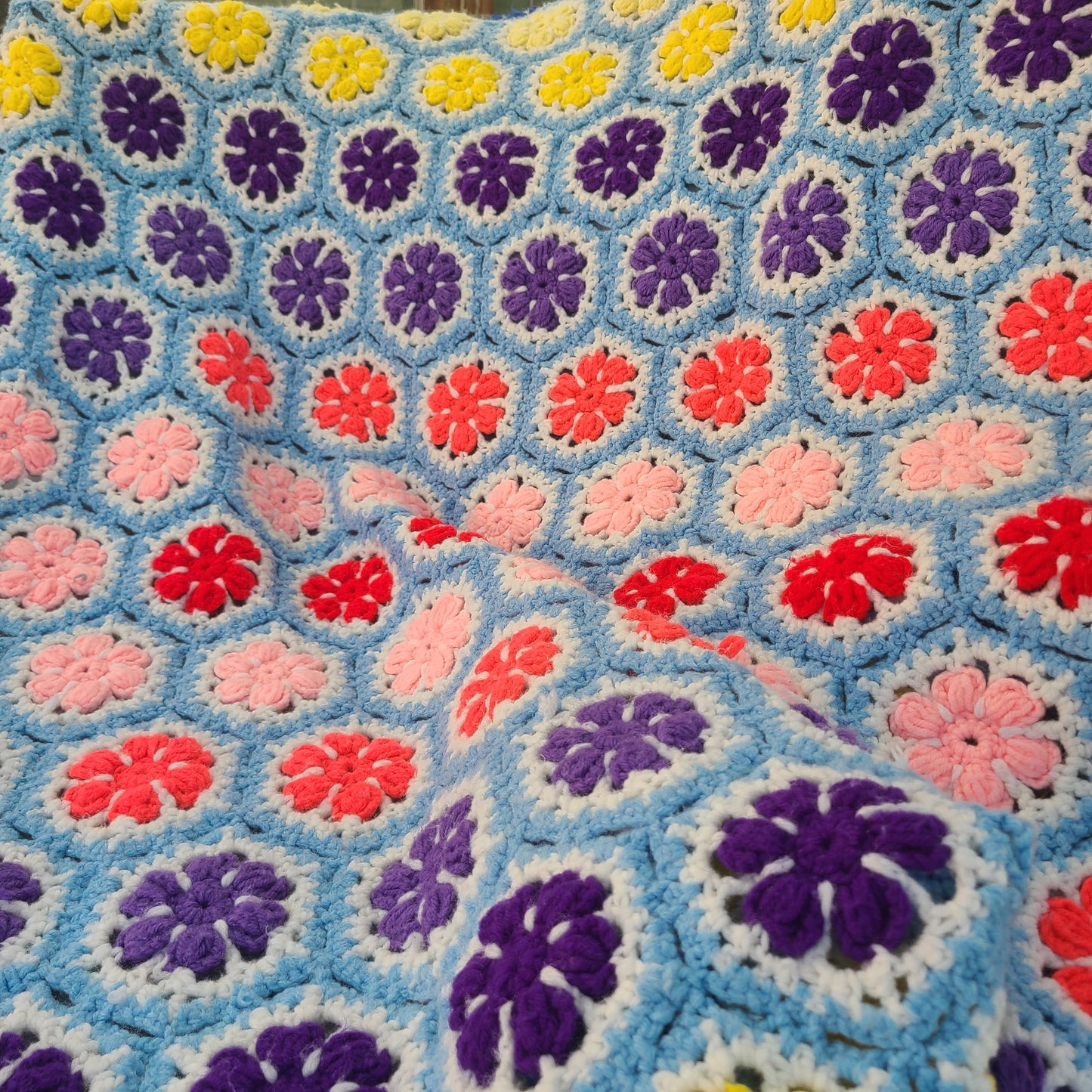 Cottagecore Floral Vintage Blanket – Soft Pastel Throw for Bedroom – Retro Afghan Decor