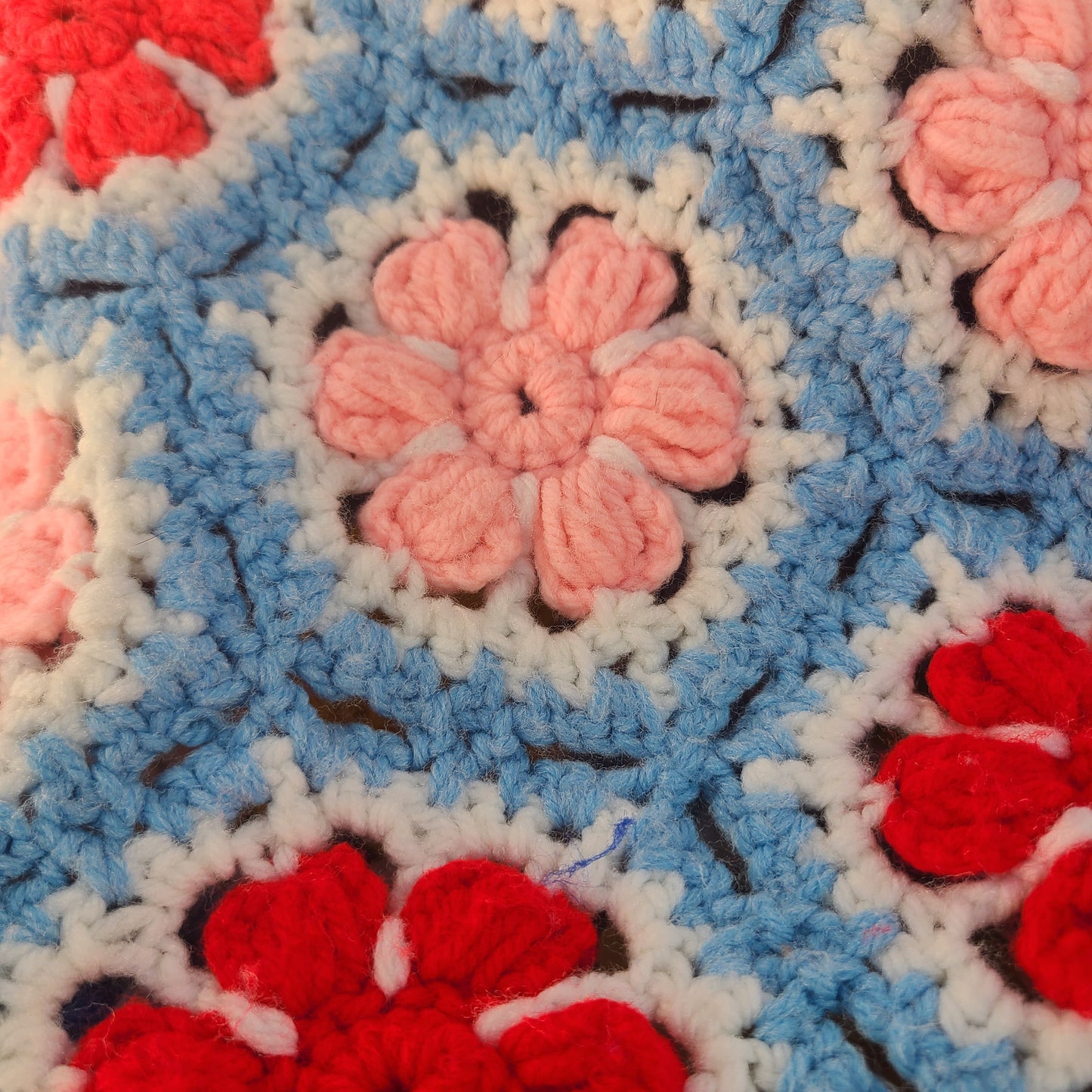 Cottagecore Floral Vintage Blanket – Soft Pastel Throw for Bedroom – Retro Afghan Decor